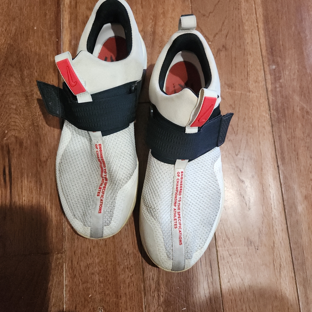 Nike White Black Athletic Trainers Slip-On Shoes with Red Accentsens Sz 10.5